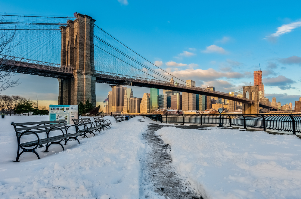 Manhattan,Skyline,Sunrise,As,Seen,From,Pebble,Beach,In,Brooklyn,